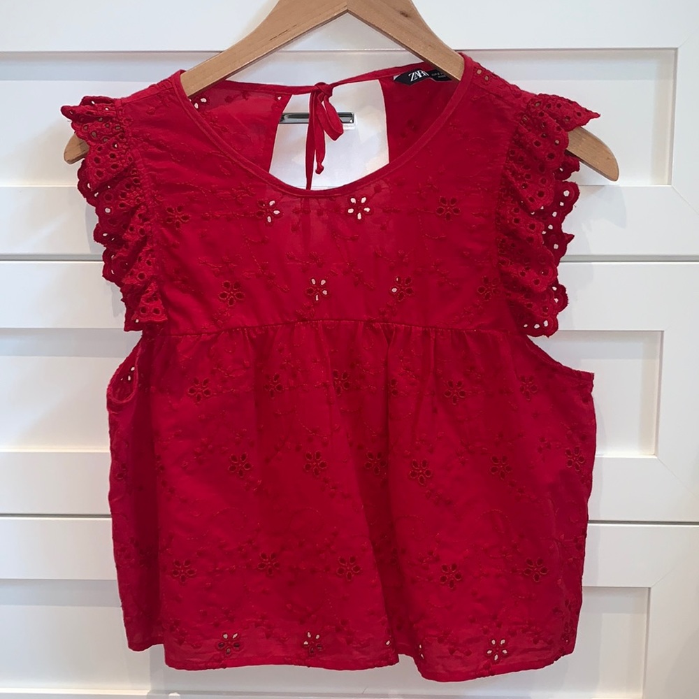 Eyelet top